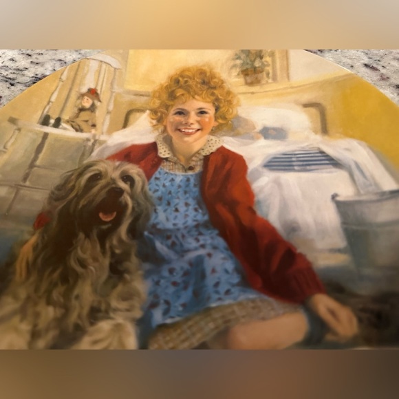 Vintage Edwin M. Knowles Collector Plate – “Annie and Sandy” (1983) - Picture 3 of 6